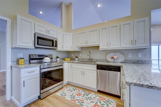 Photo - 7004 Golf Pointe Cir