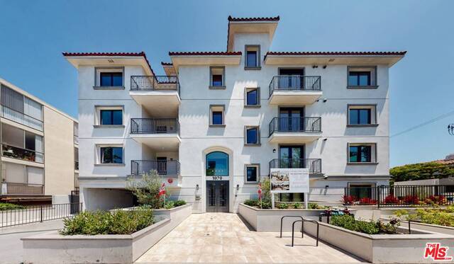 Photo - 1070 S Bedford St Unidad 103