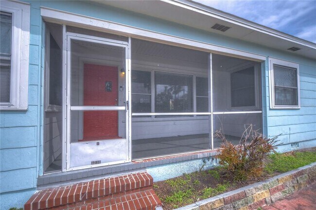 Photo - 5737 Shore Blvd S Unidad 1