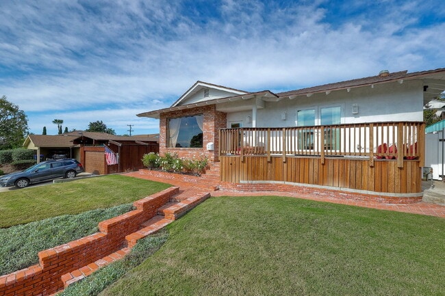 Building Photo - "Charming Coastal Retreat: 3-Bedroom Sanctuary on Agate Street, San Diego"