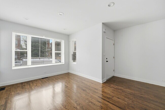 Photo - 2618 W Augusta Blvd