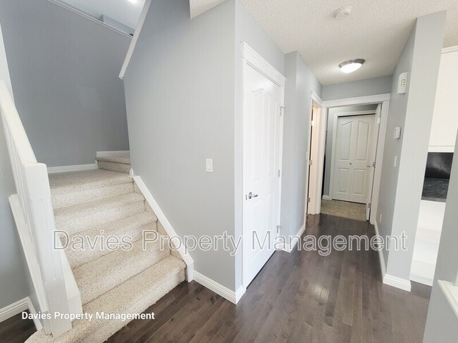 1020-118A 118a St SW