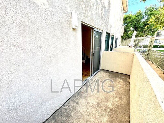 Photo - 12251 Moorpark St