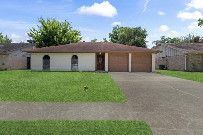 Building Photo - 6811 Feather Creek Dr Rental