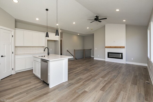 Photo - 3 br, 2.5 bath House - 529 Meadows Ct