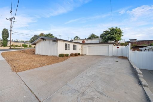 Building Photo - San Diego New Years Special Two Weeks FREE 3 bed /2 bath Home w Garage, Enclosed Patios, Fireplac...