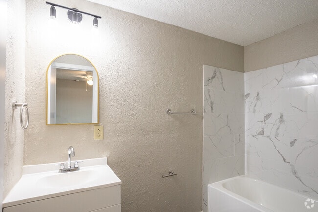 1BR, 1BA - 600SF - Bathroom - Blue Sky Ranch