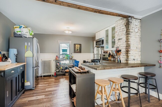 Photo - 1000 26th Ave NE Unidad First floor ( 1)