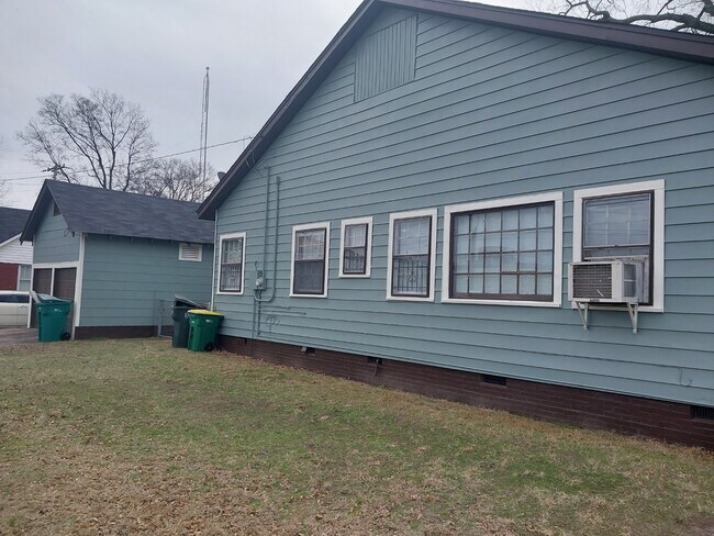 Photo - 1303 S Summit St