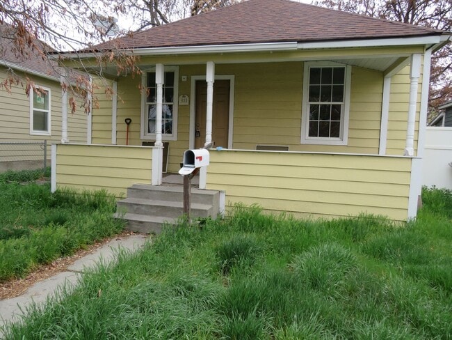 2 Bed / 1 Bath House - 2 Bed / 1 Bath House