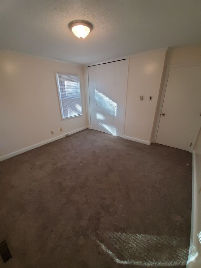 Photo - Home for Rent. Kerr Lake