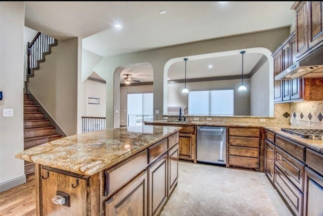 Photo - 643 Rockingham Dr