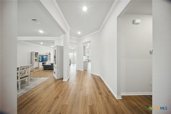 Photo - 711 Saddlehorn Dr