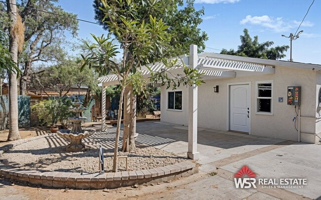 Photo - 3625 Everest Ave