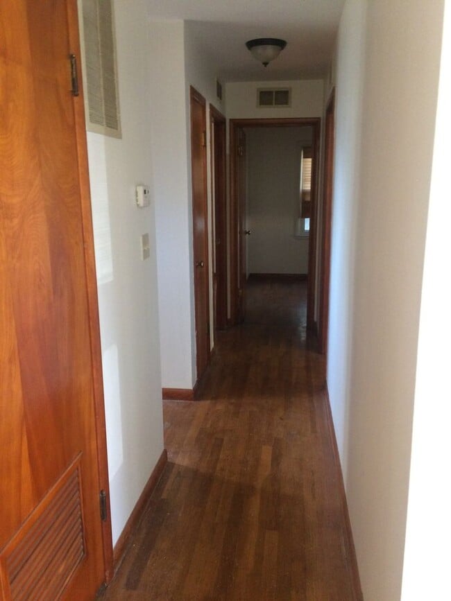 Photo - 2003 Stratford Rd