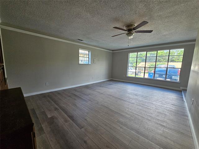 Photo - 605 White St