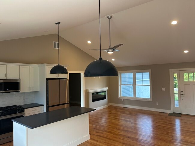 Photo - 183 Knowlton Hill Rd