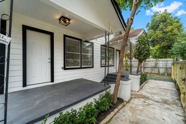 Photo - 1615 McKee St