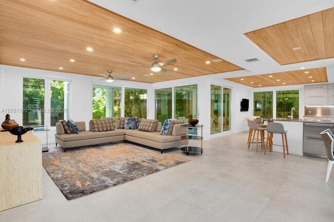Photo - 2475 S Bayshore Dr