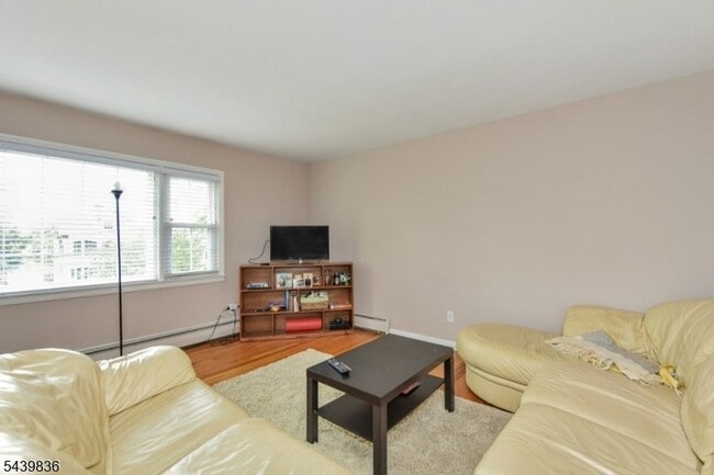 Photo - 42 Walnut St