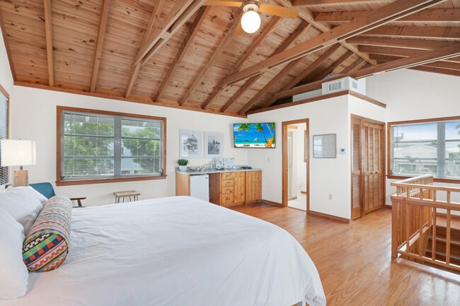 Photo - 53 Barry Ave