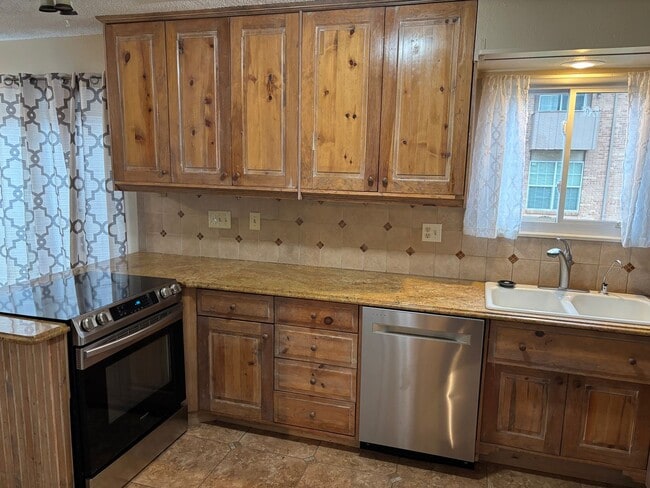 Photo - Move in ready unit for rent on Willow Bend!