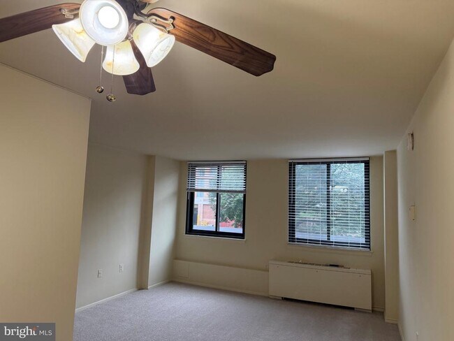 801 N Pitt St Unit 220