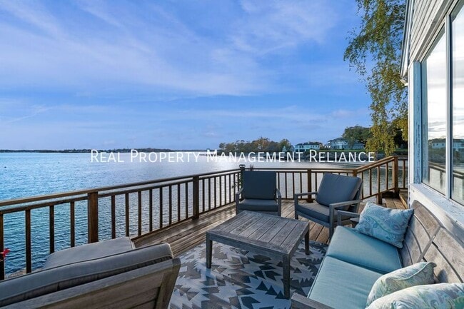 Building Photo - 19 Bayview Ave