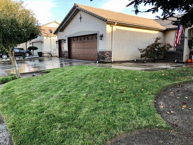 Photo - 1121 Oak Ave