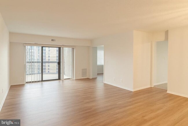 Photo - 8380 Greensboro Dr Unit 903