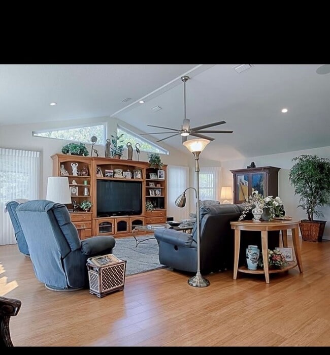 Photo - Spectacular Fully Furnished SEASONAL Home ...