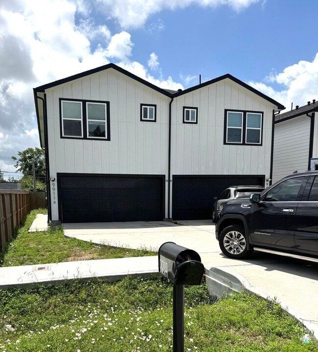 Building Photo - 9911 Porto Rico Rd Unit A