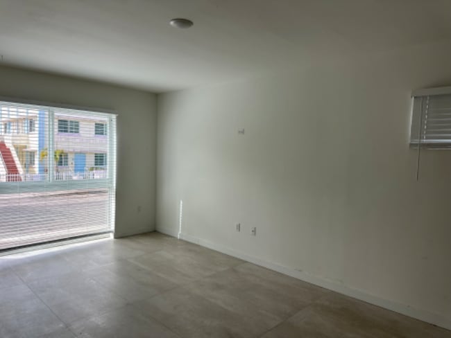 Photo - 535 SW 5th St Unit 1