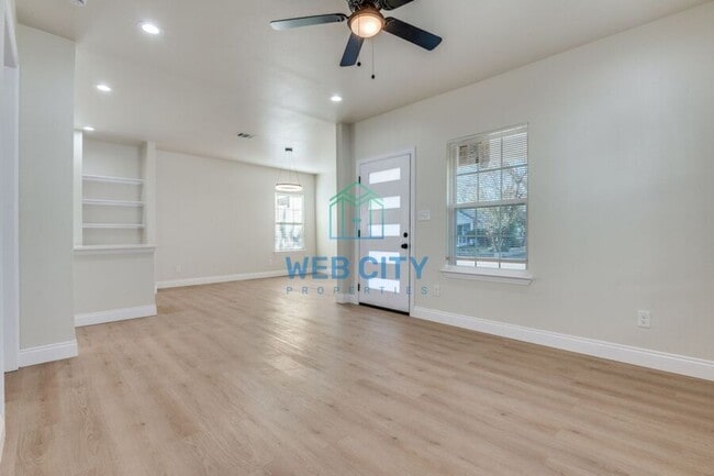 Photo - 4900 Leland Ave