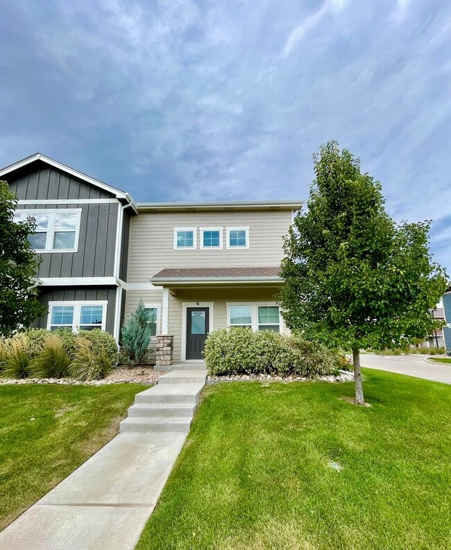 Building Photo - Beautiful 3 bed, 3 bath Townhome in West W...