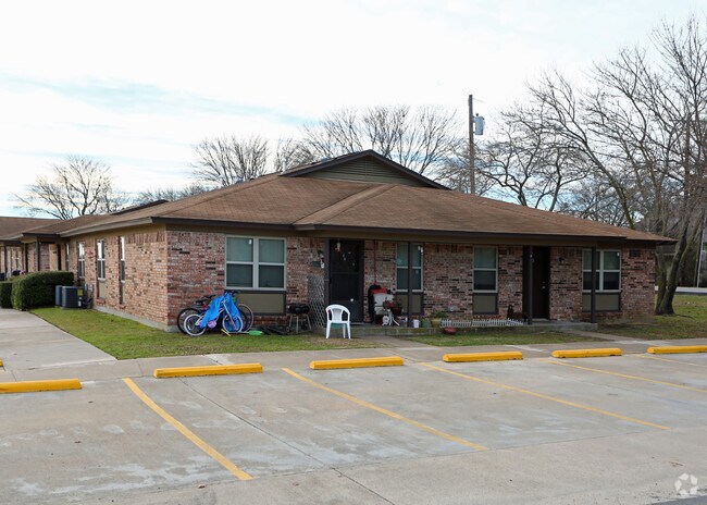 Photo - Crown Point Apartments