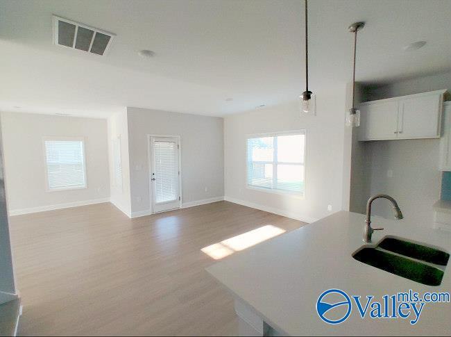 Photo - 9204 Current Wy SE