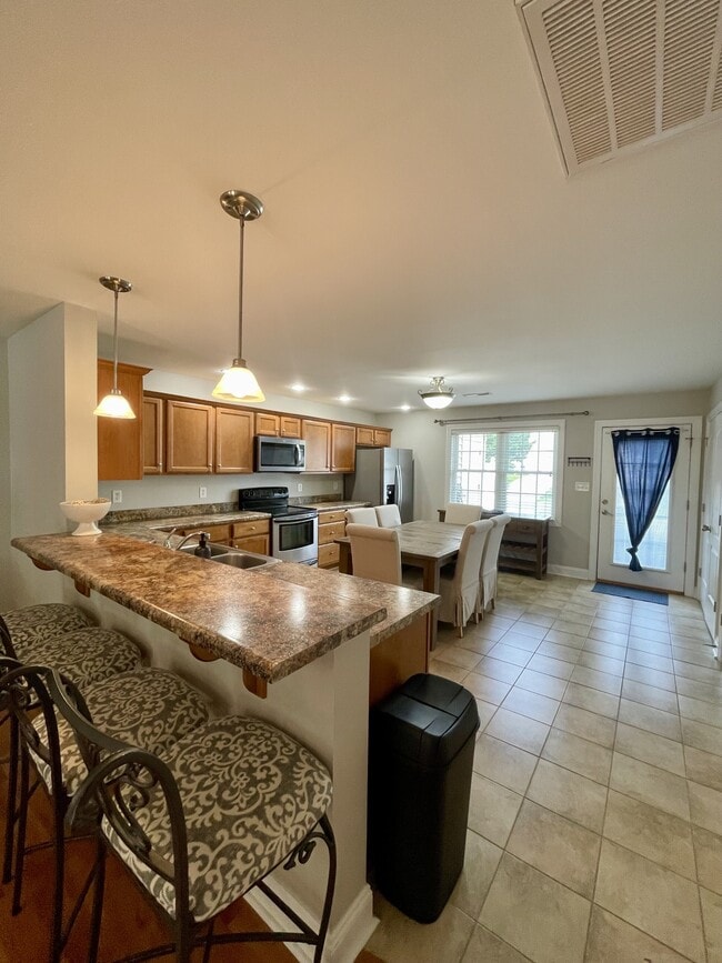 Photo - 124 Colonnade St