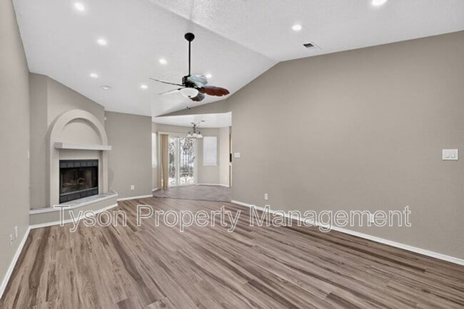 Photo - 1409 Stoneway Dr NW