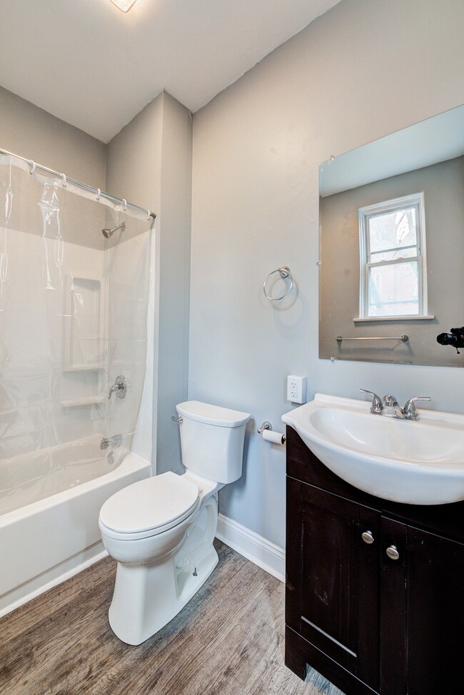 Building Photo - 744 Proctor Wy Unit Apt. 2