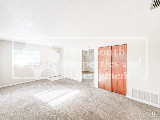 Photo - 725 E Lime St