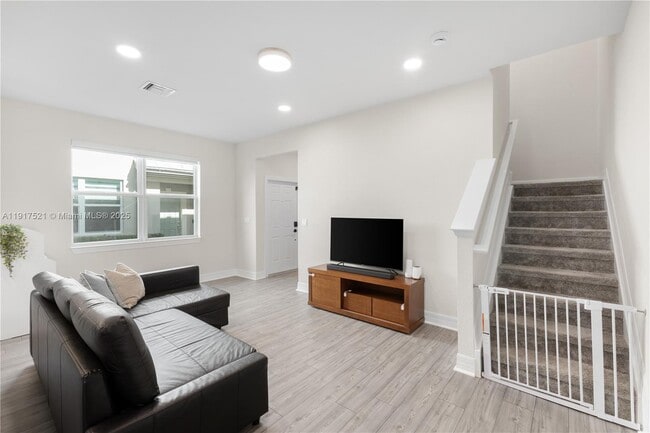 Photo - 2917 Olivia Ave