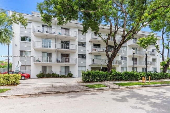 Photo - 445 SW 11th St Unidad 408 Rental