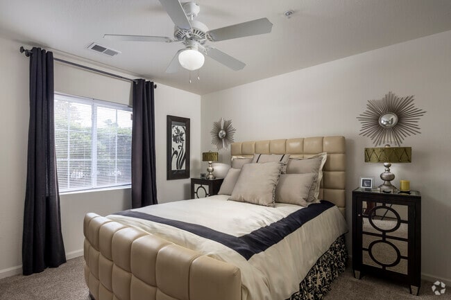 2BR, 2BA - 1,035SF - 1st Bedroom