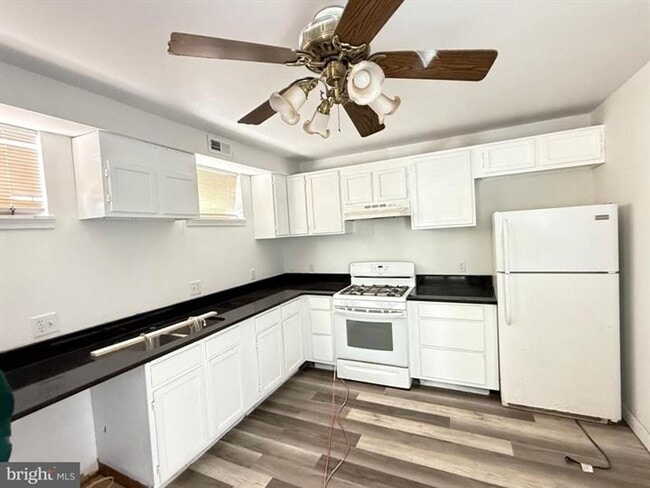 Photo - Stuart Street Apartments Unit Apt 1