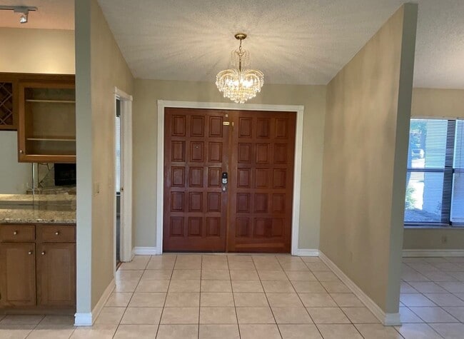 Building Photo - 2814 Luce Dr N