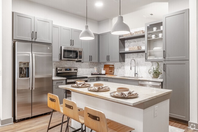 1BR, 1BA - 797SF - Kitchen - Aura Thirty2 Rental