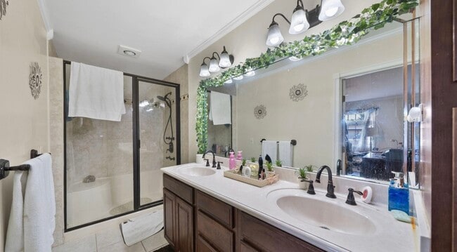 Photo - 1018 W 12th St