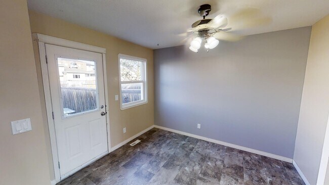 Photo - 9612-990A 90a St