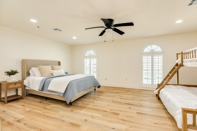 Photo - 411 Sailfish Unit 101